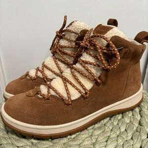 UGG Lakesider Heritage Mid Tan Suede Lace Up Waterproof Winter Sneaker Boot NWOB